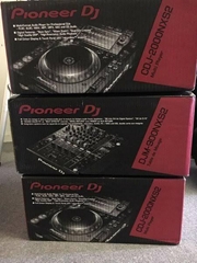 Pioneer CDJ-2000NXS2 Pro-DJ Multi-Player Bundle with DJM-900NXS2 Mixer