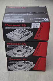 Pioneer CDJ-2000NXS2 Pro-DJ Multi-Player Bundle with DJM-900NXS2 Mixer 3