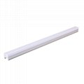 Outdoor linear bar light with seamless