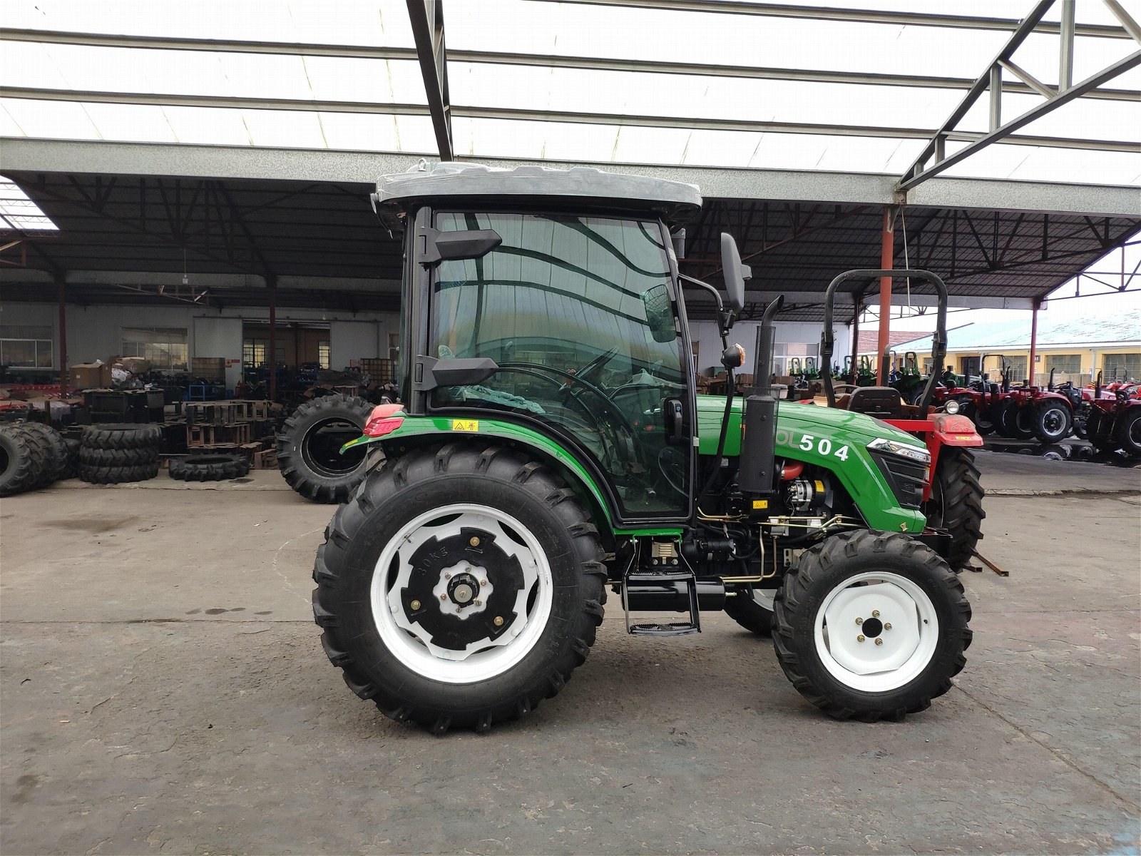 Heavy-duty high-horsepower agricultural multifunctional tractor 2