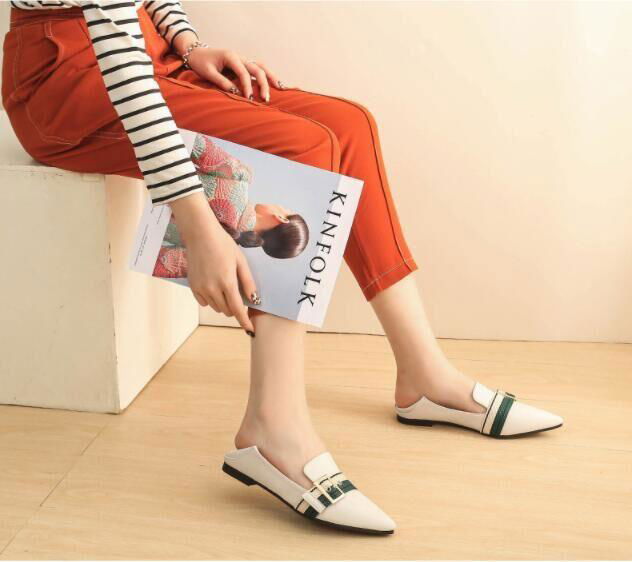 Pointed-toe single shoes, belt buckle, flat one-legged leather shoes