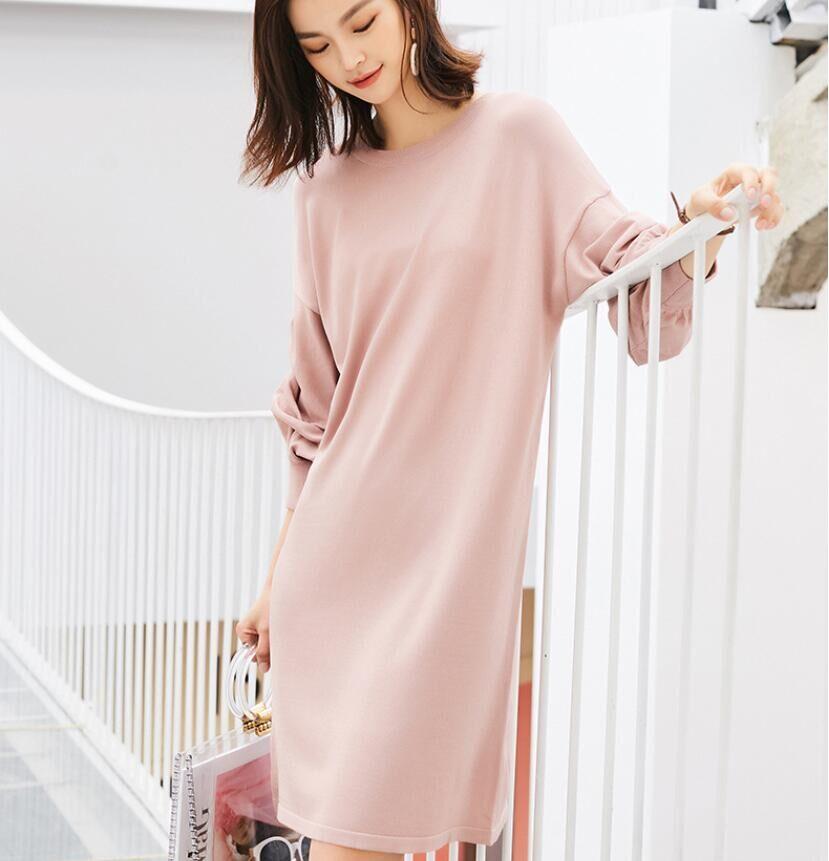 Mid-length loose knit dress with pleated design  4