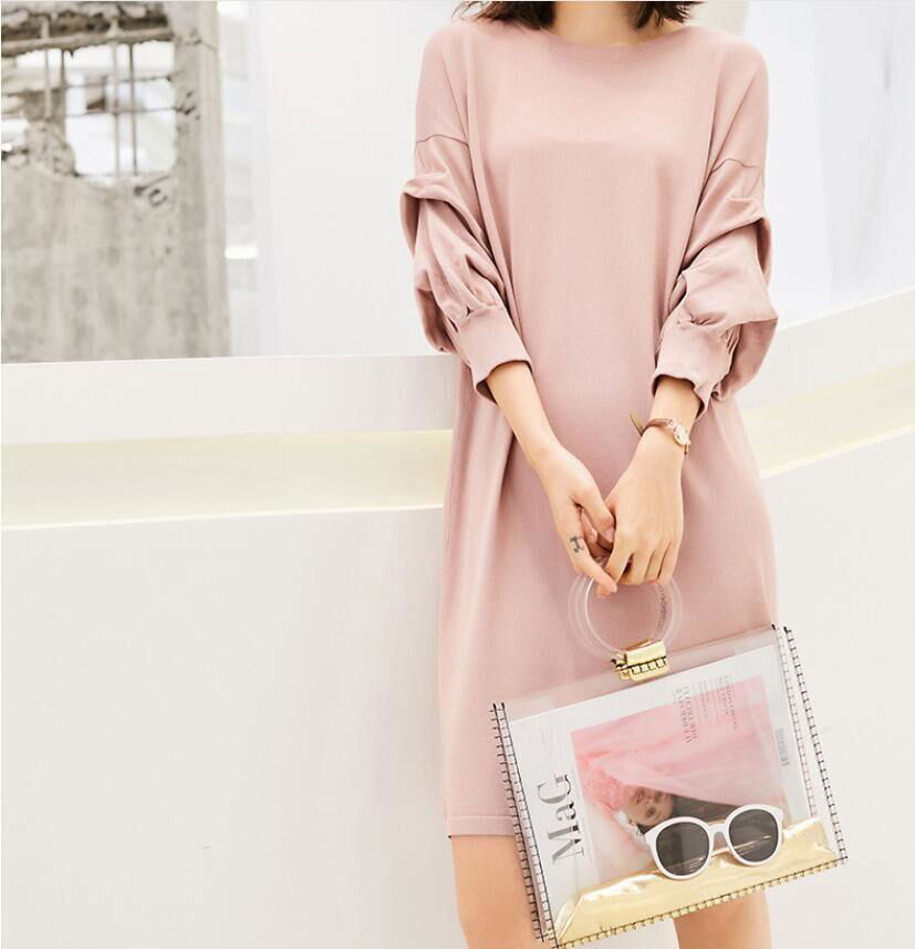 Mid-length loose knit dress with pleated design  5