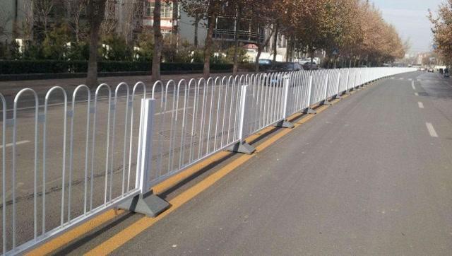 京式鋅鋼護欄防護欄交通安全設施波形防護欄 5