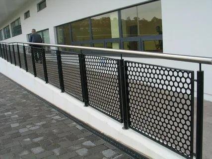 Powder Coated Low Carbon Steel 5mm Thickness Galvanized Perforated Metal Mesh Fo 19