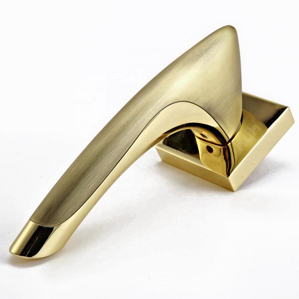 New design zinc lever wooden type door handles fashion interior wood handle 