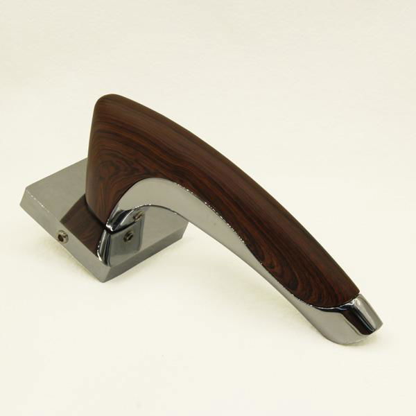 New design zinc lever wooden type door handles fashion interior wood handle  2