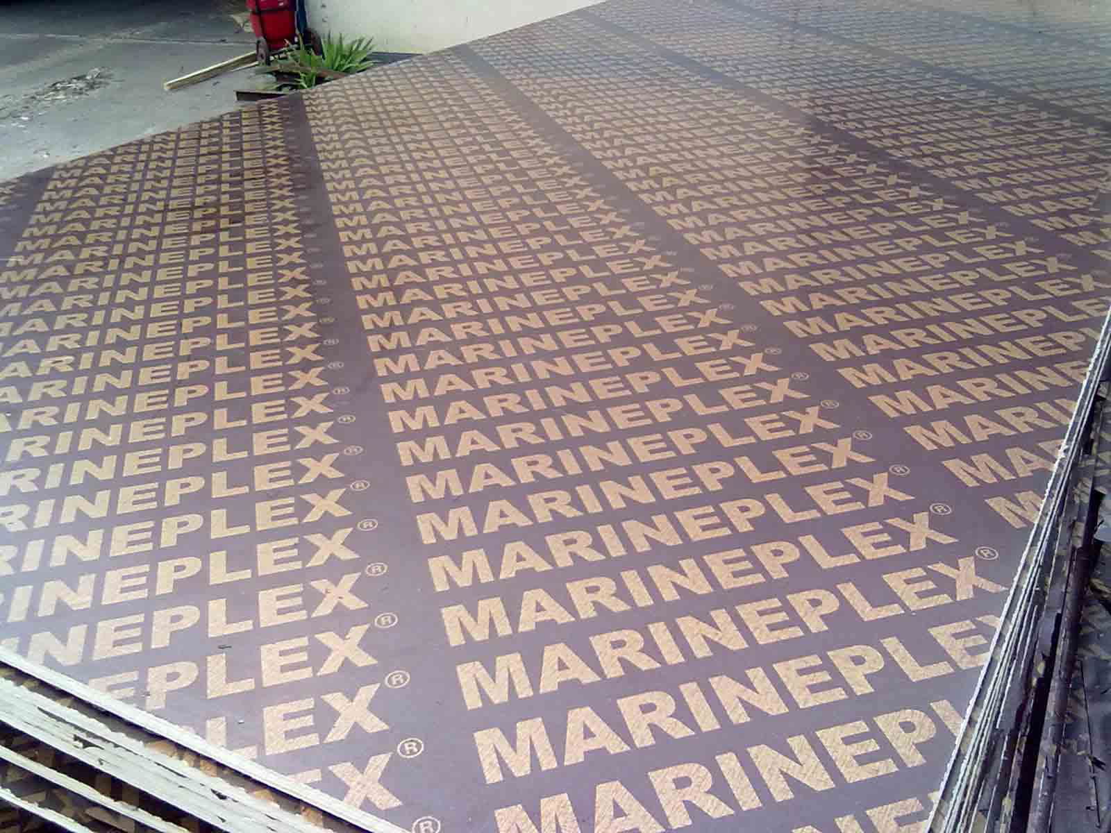 Film faved plywood China manufacturer 1.22x244 meter 20mm  2