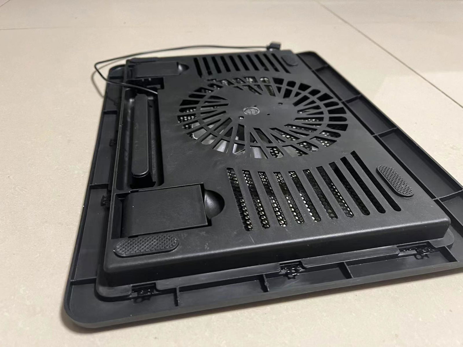 Classic design plastic material laptop cooling pad with mini fan 4