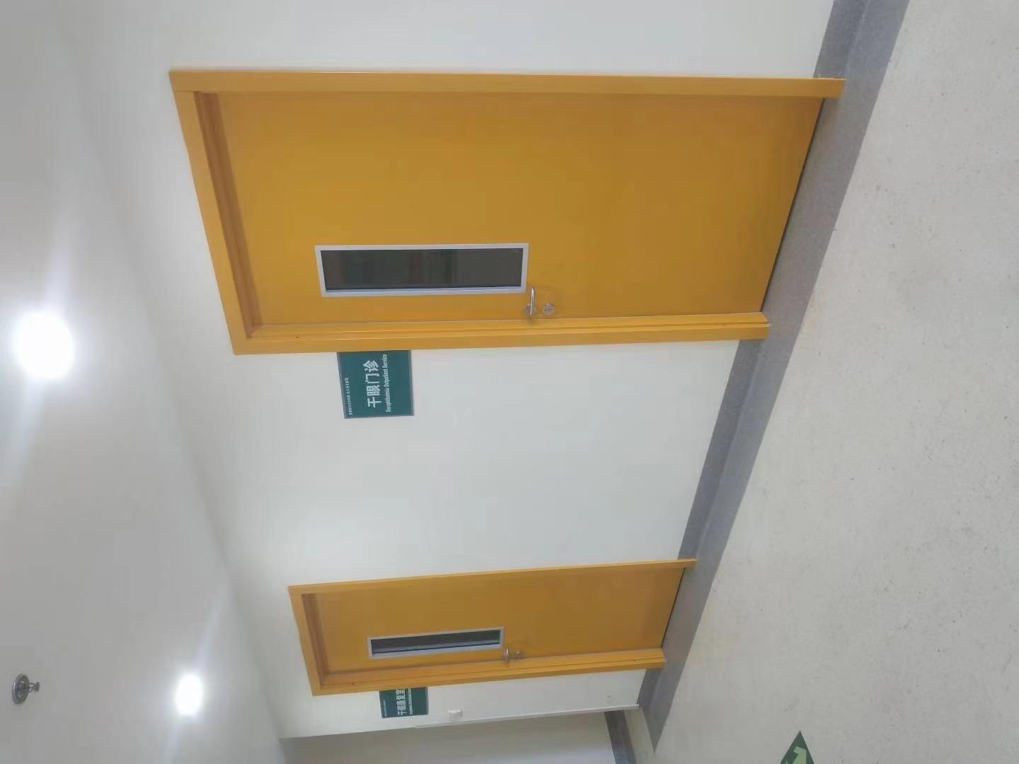 工人测量洞口定做净化门洁净气密门供应医院病房间医用钢质门 3