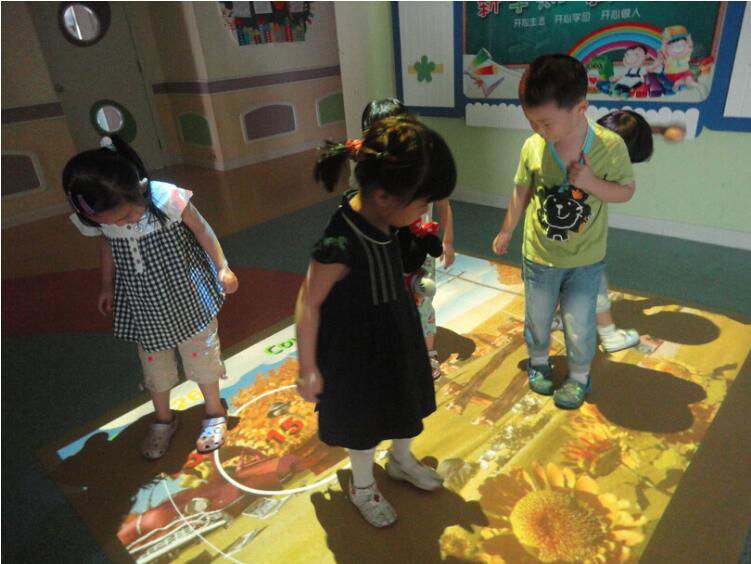 学前教育装备幼儿园门厅、走廊多功能教室地面互动投影魔幻地面