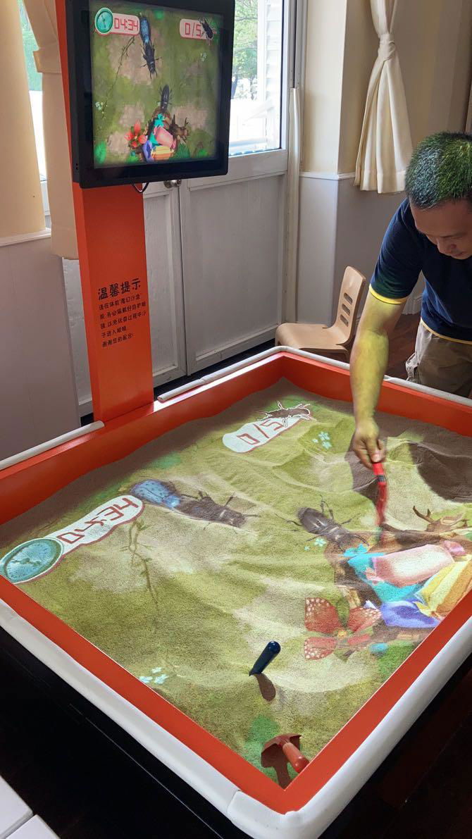 幼儿園科學室配套設備儿童挖沙遊戲投影互動魔幻沙盤 2