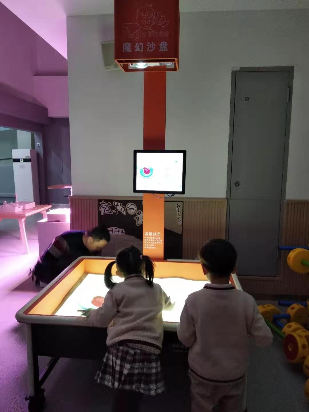 幼儿園科學室配套設備儿童挖沙遊戲投影互動魔幻沙盤 3