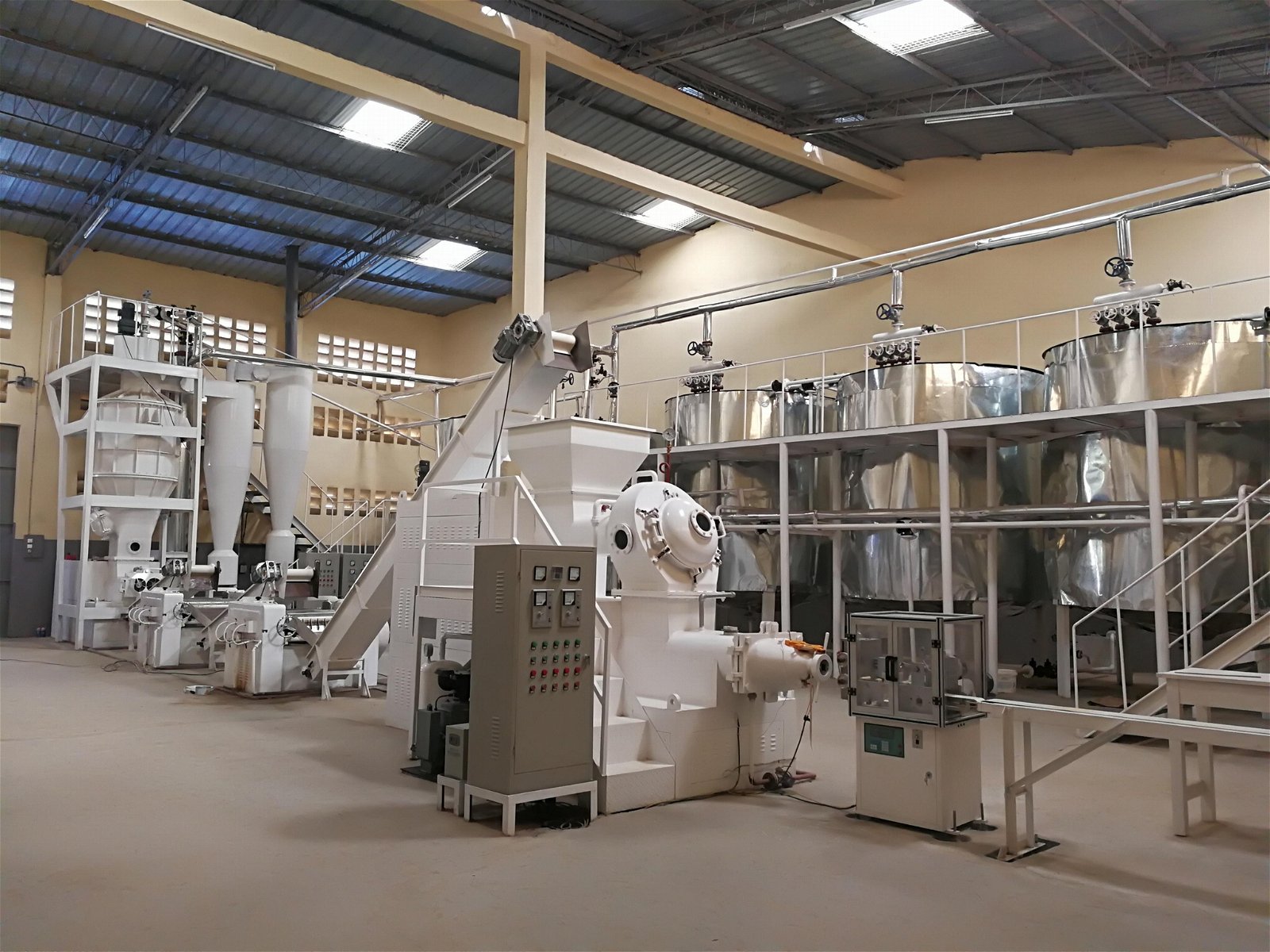 Saponification and vacuum drying system  1