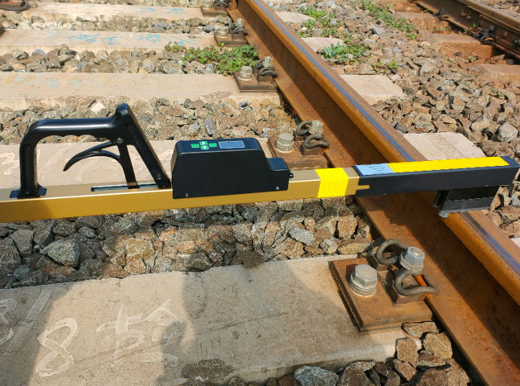 Digital Track Gauge for Switches Crossings Turnouts Measurement 3