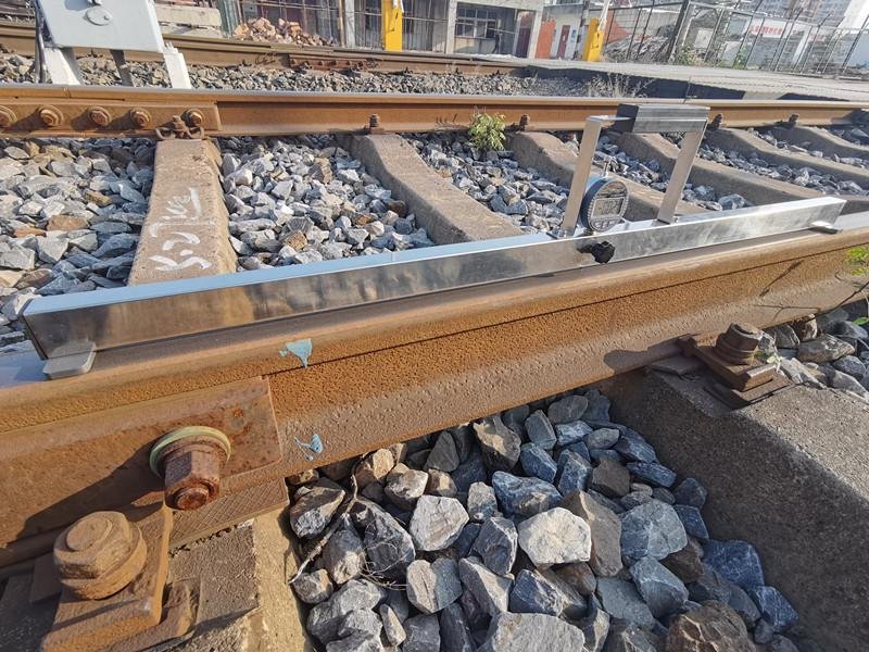 Digital Railway Rail Straightness Measuring Gauge for Weld Inspectors 3