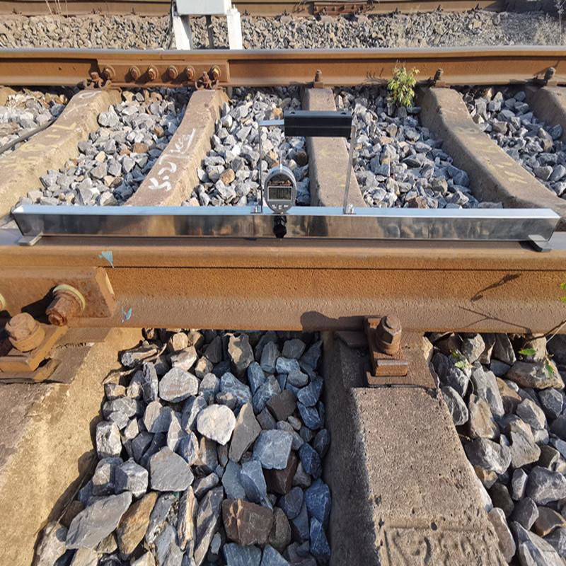 Digital Railway Rail Straightness Measuring Gauge for Weld Inspectors 4
