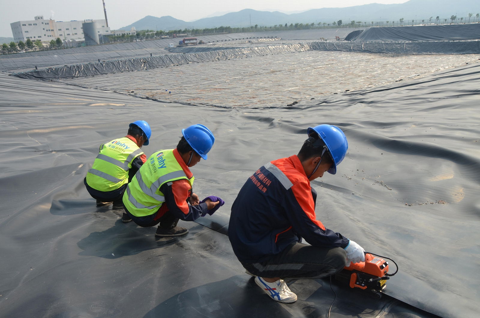 Best Price HDPE Geomembrane For Heap Leach Mining 3