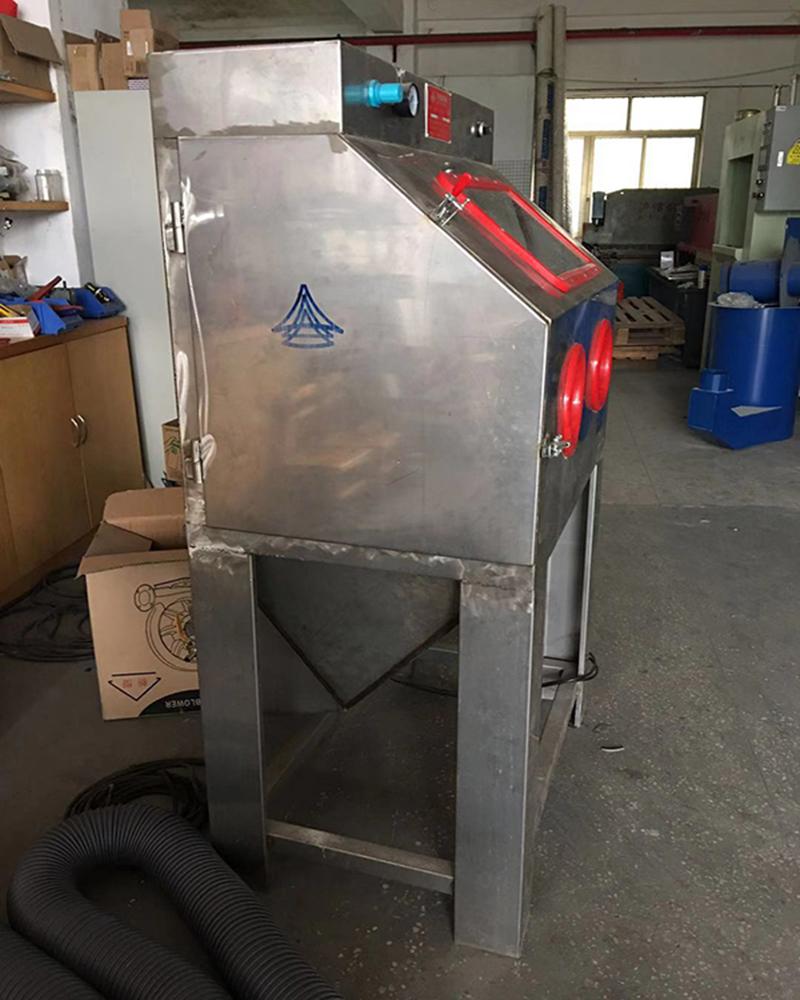 New rust removal and environmental protection sandblasting machine  5