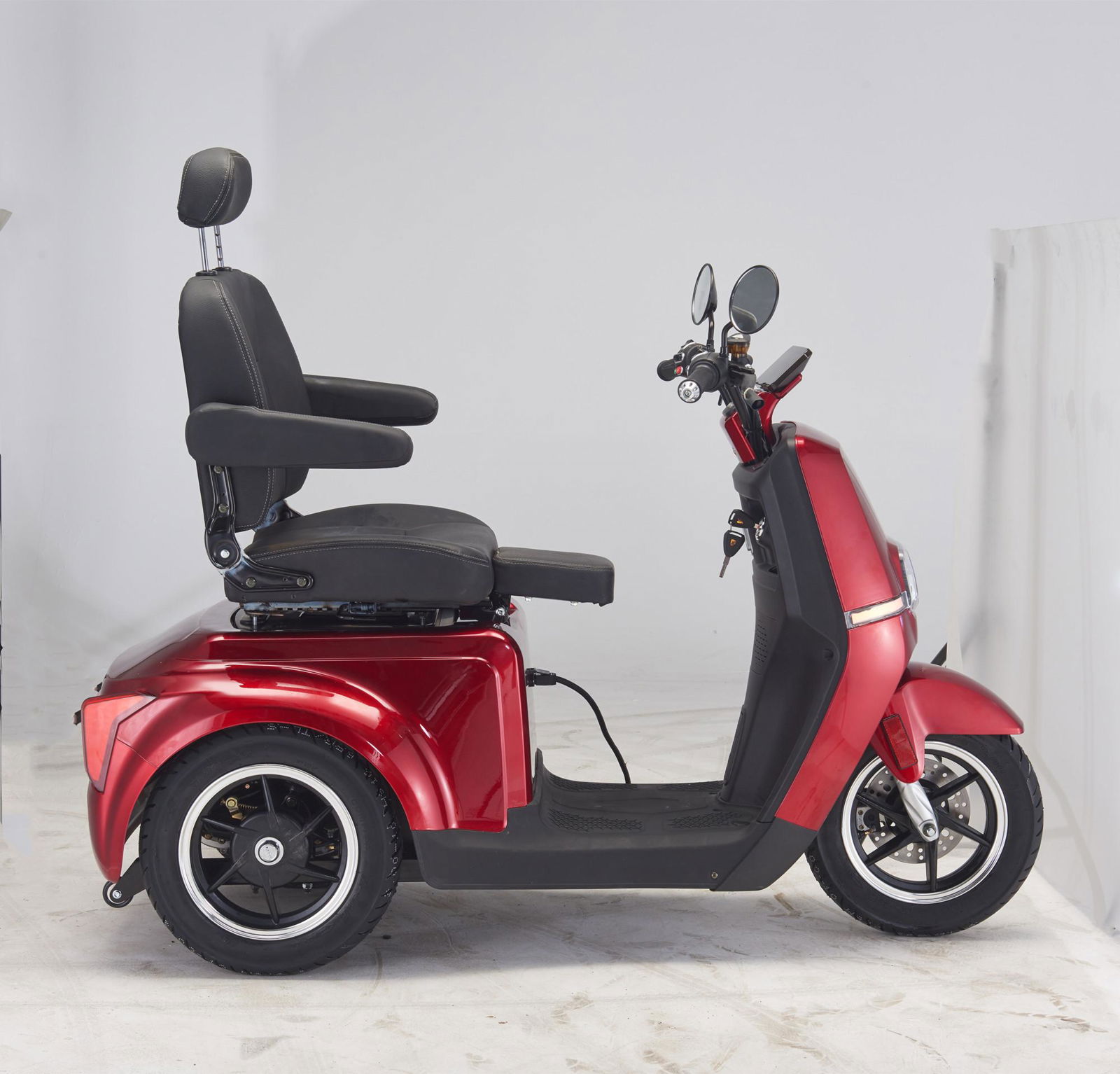 EEC 1000W electric mobility scooter for old people  3