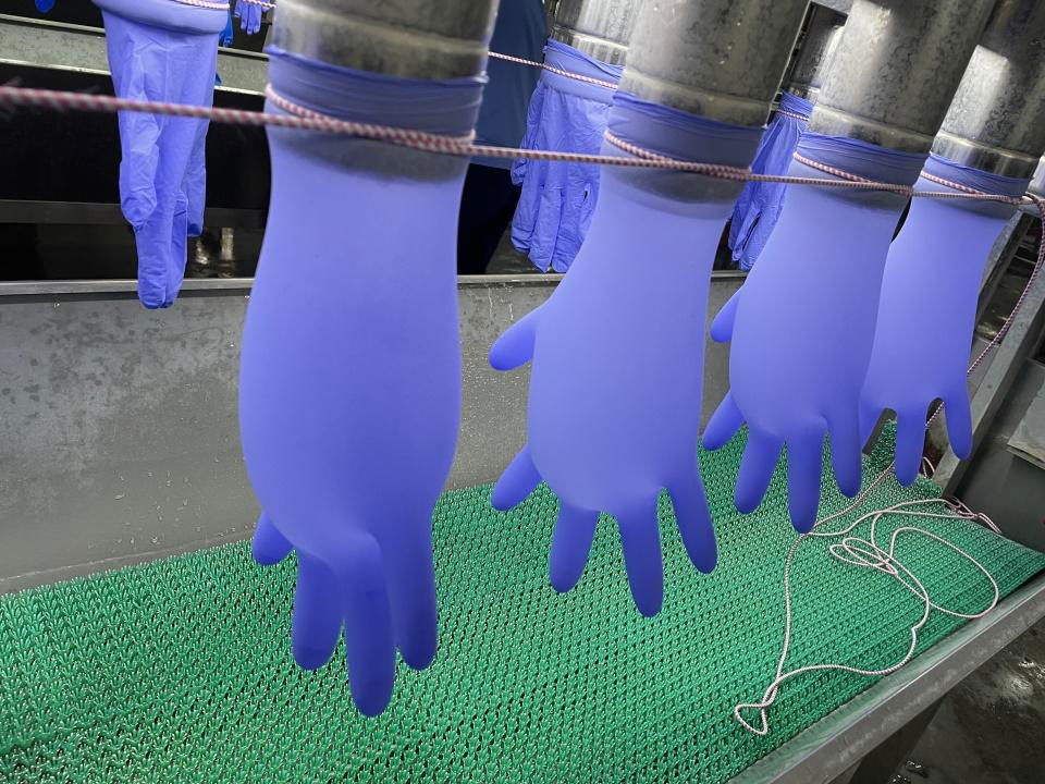 One-hundred-percent inspection for gloves 2