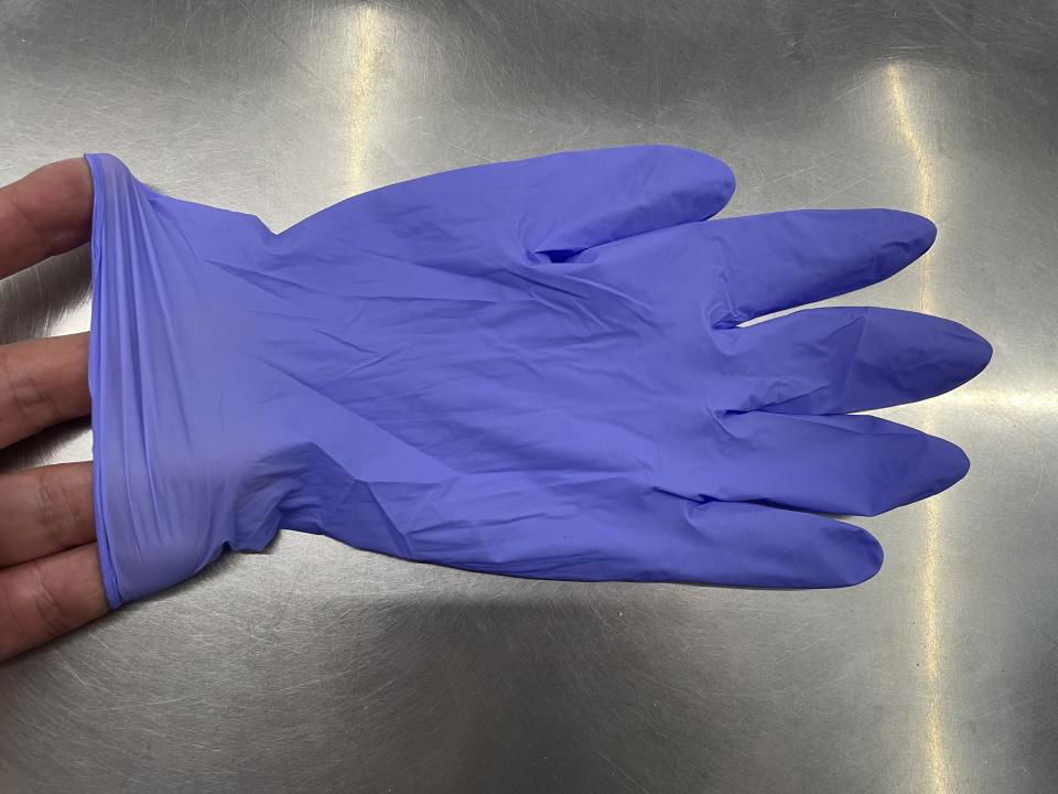 One-hundred-percent inspection for gloves 4