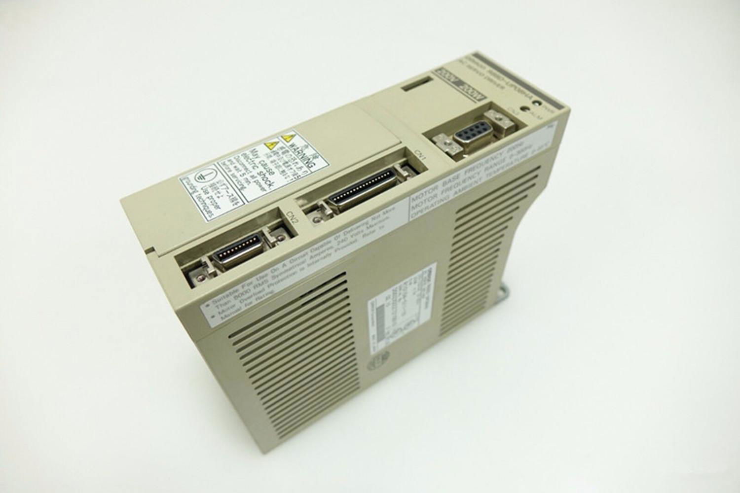 R88D-UP08HA omron 200w power output digital control AC servo driver 4