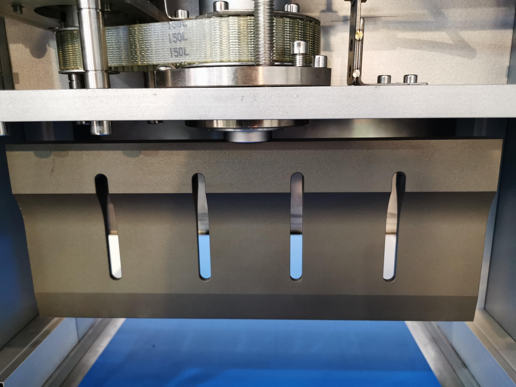 High Speed Ultrasonic Food Cutting Machine for cake bread toast 2