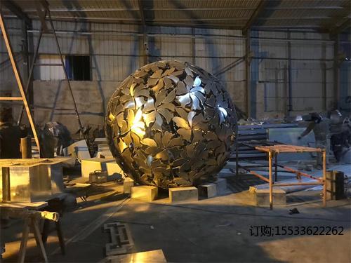 不鏽鋼鏤空球燈光球圓球路燈雕塑定製酒店廣場現代簡約裝飾擺件