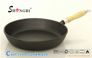 Wooden Handle Fry Pan 2