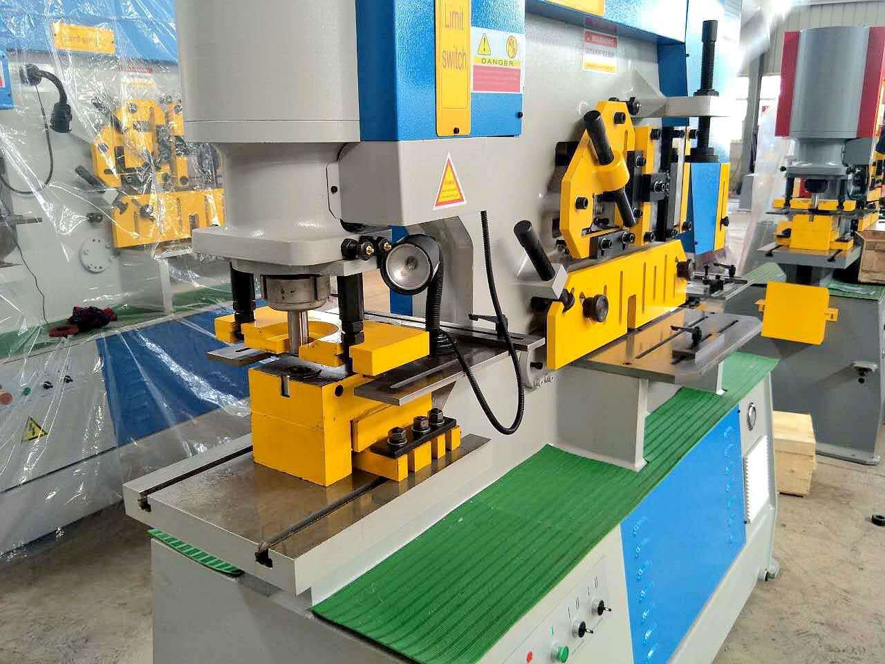 Q35Y-20 Hydraulic combined punching and shearing machine 3