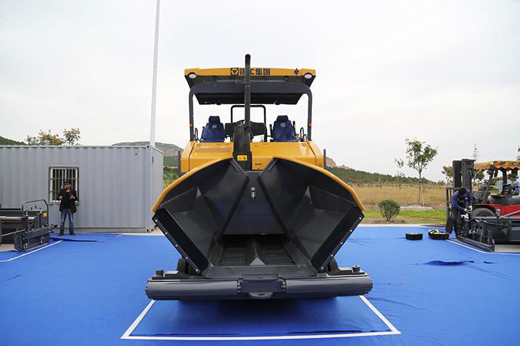 XCMG factory pave width 6m pavers RP603L full hydraulic wheel road paver machine 3