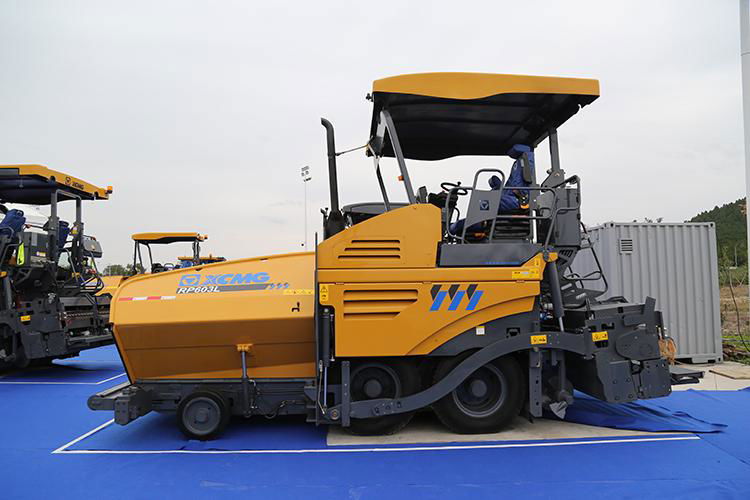 XCMG factory pave width 6m pavers RP603L full hydraulic wheel road paver machine 4