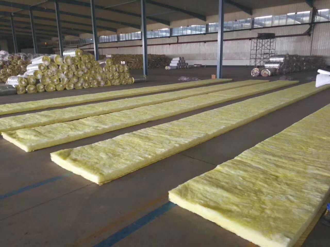 China top quality fiber glass wool insulation roll for building 2