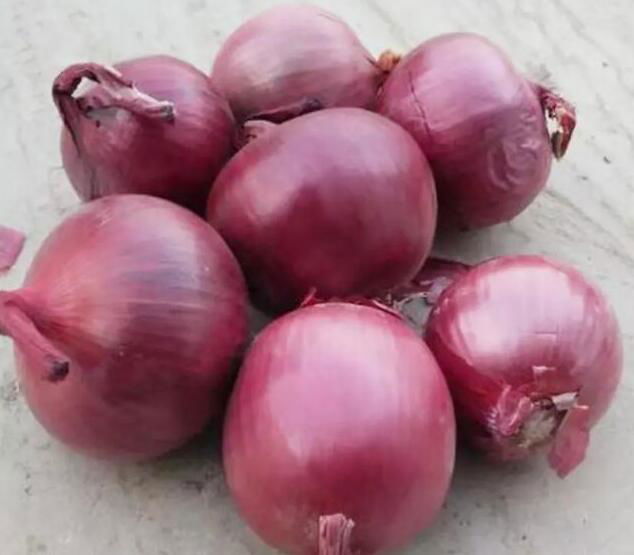 Fresh yellow  white  red onion  2