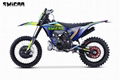 2-Stroke 250cc Dirt Bike Off-road Bike Motorcycle 250cc 2-Stroke Motor 2