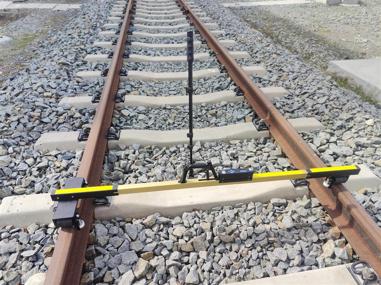 Railway Digital Rolling Track Gauge for Track Geometry Measurement 4