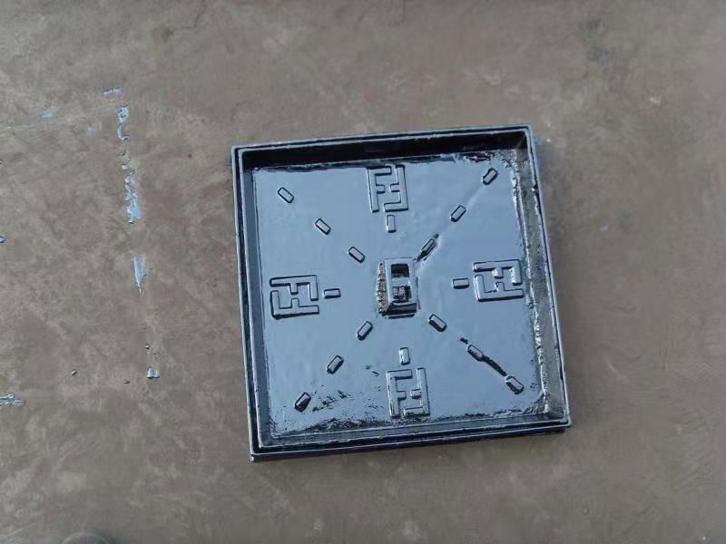 Small-scale Manhole Cover 