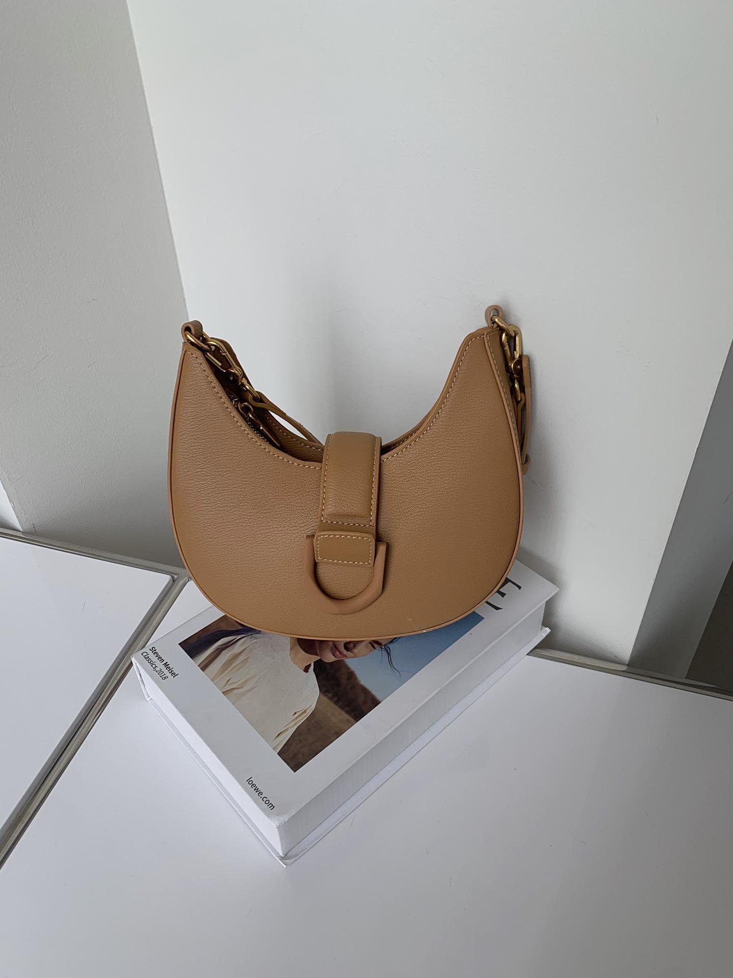 High quality leather saddle bag 5