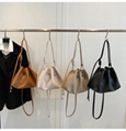 Female large capacity drawstring bucket bag 5