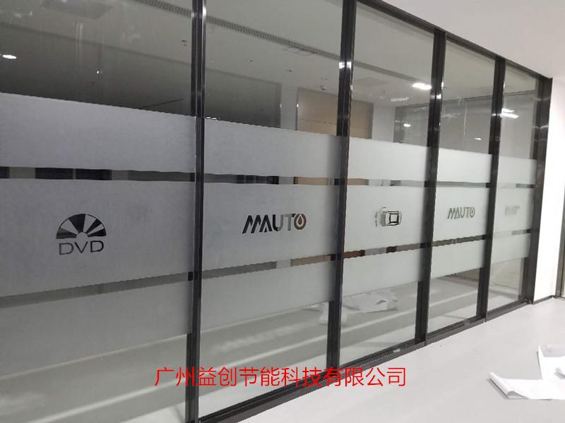 玻璃隔断贴膜上门安装