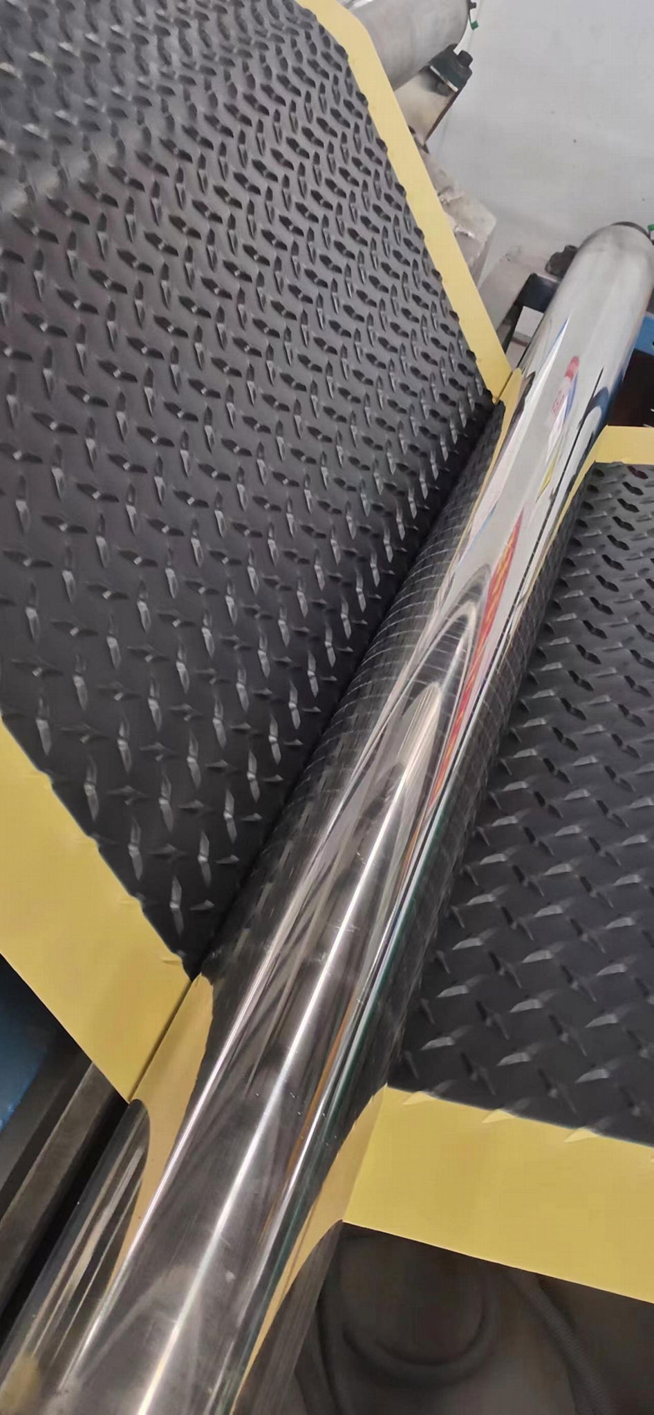 Heat weldable waterproof membrane roofing system non-slip TPO PVC walkway board  2