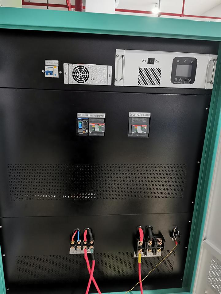 直流充電樁鋰電儲能系統85KWH帶BMS管理系統和三相市電充電 2
