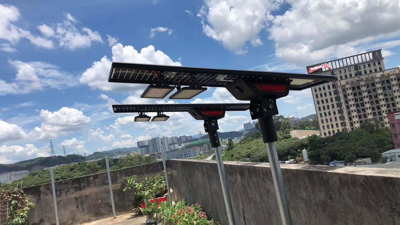 Hishine Bifacial Solar Street Light 4