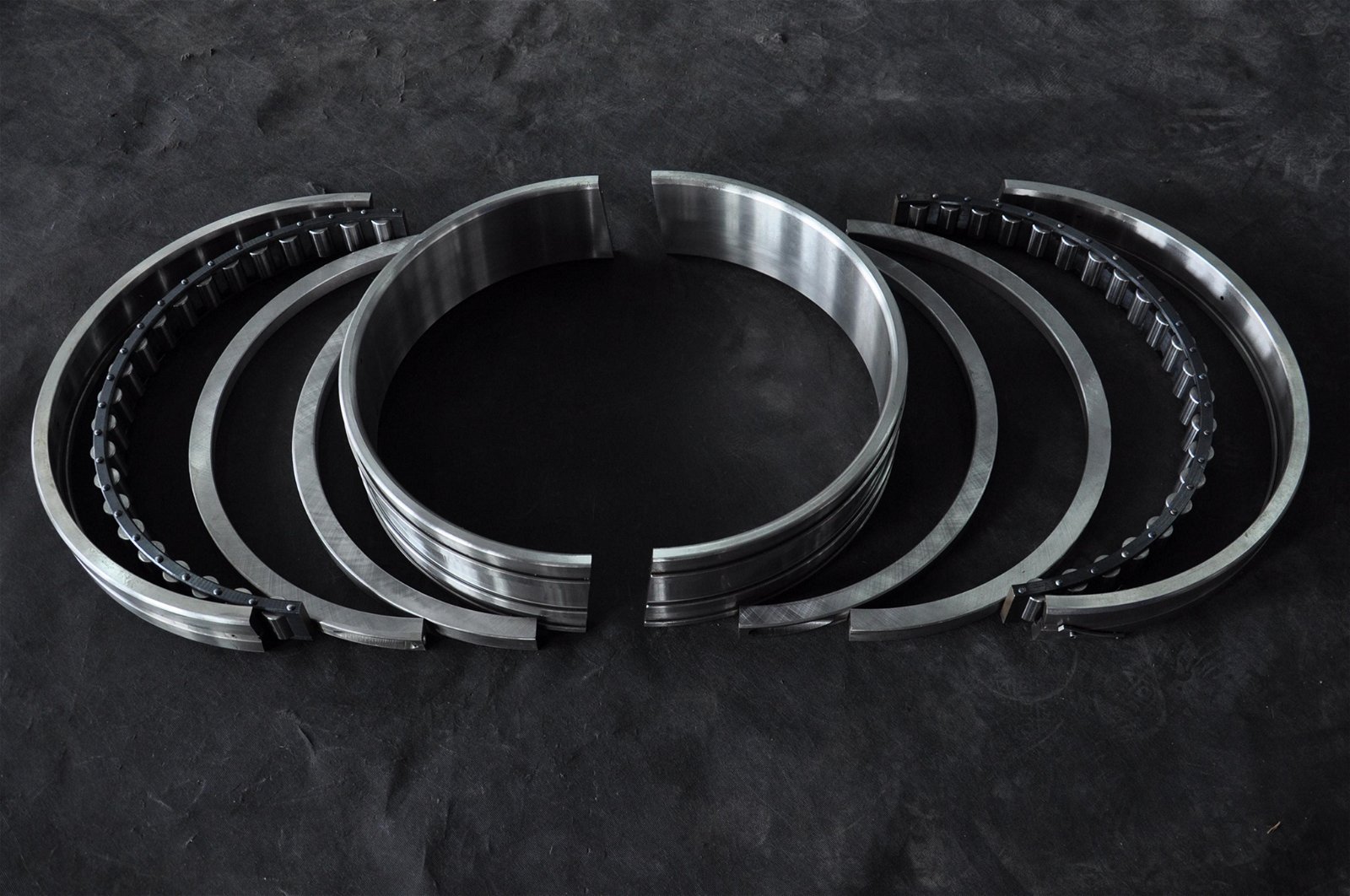 Split type cylindrical roller bearing