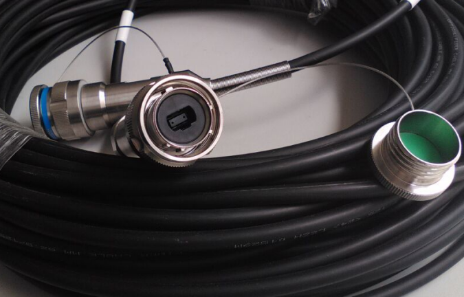 J599/MPO 光纜連接器/組件