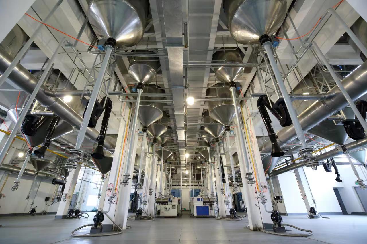蘭陵油漆 環氧瀝青厚漿型塗料 3