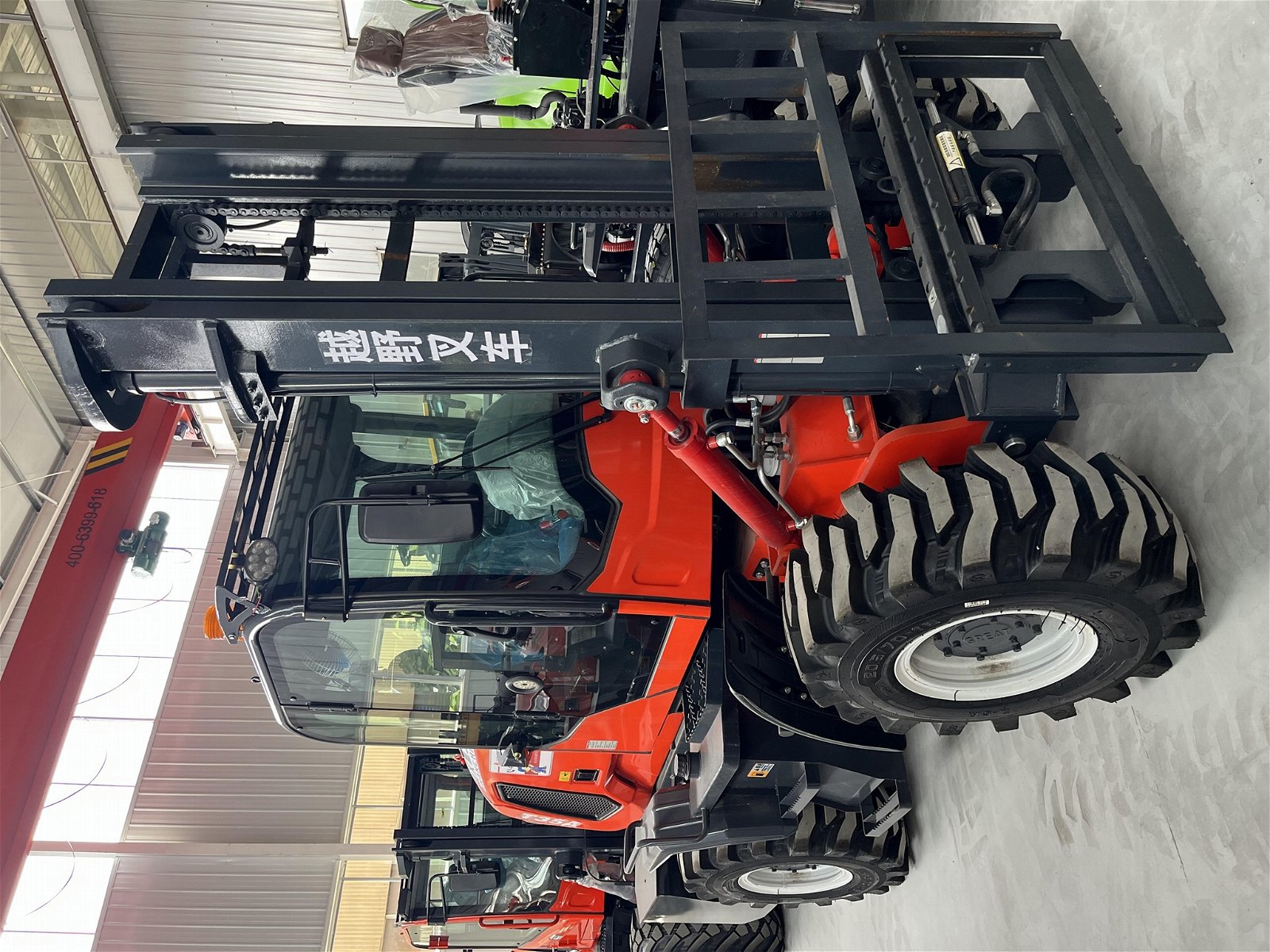 4 ton four-wheel drive off-road diesel forklift 2