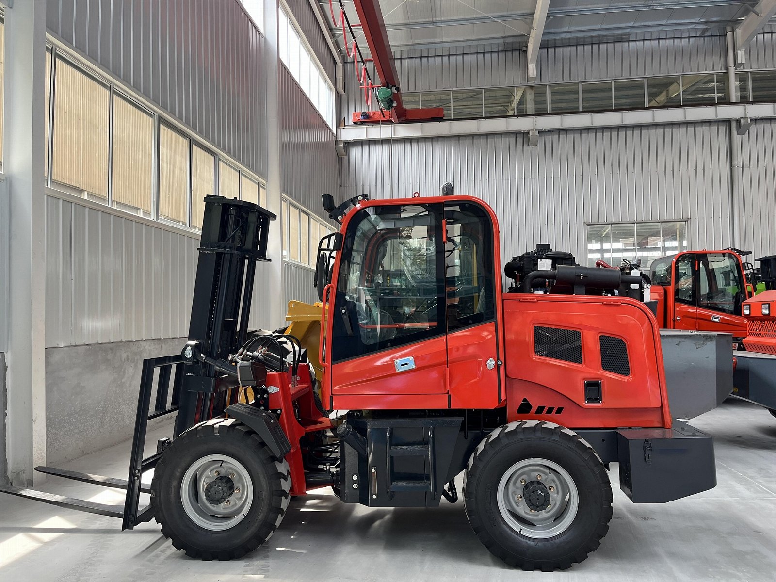 4 ton four-wheel drive off-road diesel forklift 2