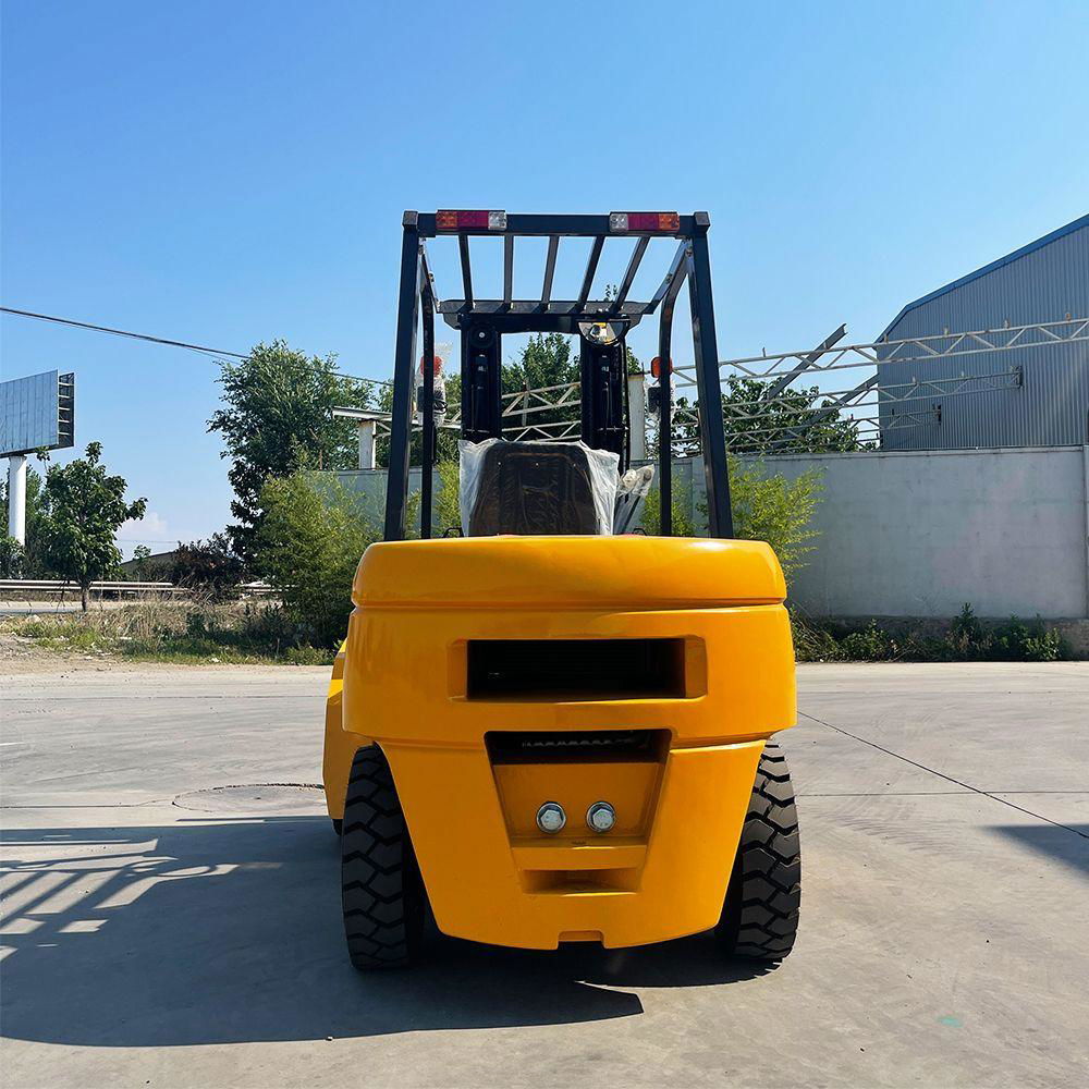 4-ton two-wheel drive off-road diesel forklift 3